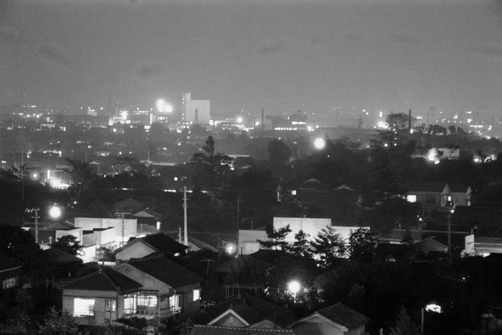 住宅地の夜景（世田谷区役所庁舎屋上より）