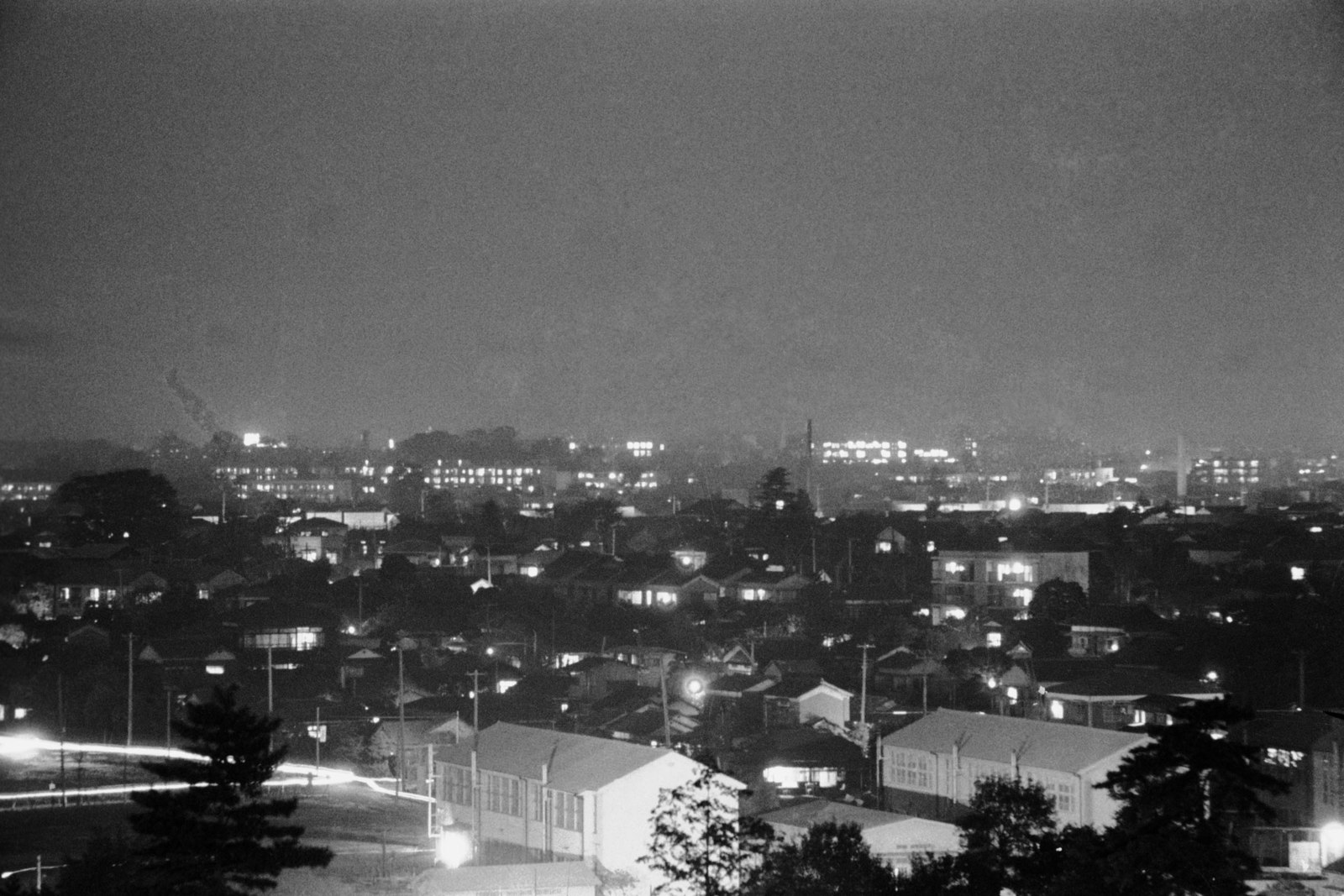 住宅地の夜景（世田谷区役所庁舎屋上より）