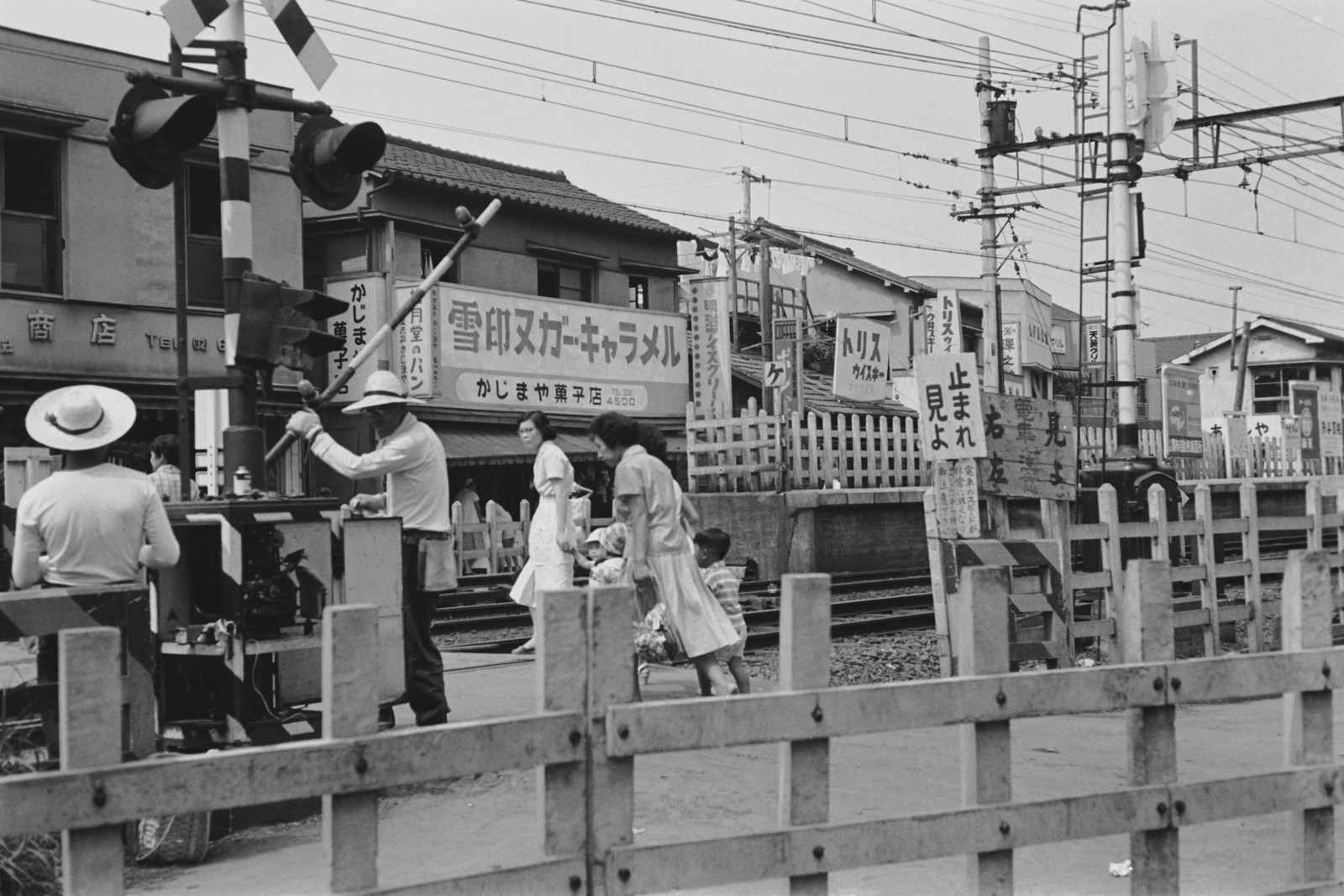 京王線千歳烏山駅踏切