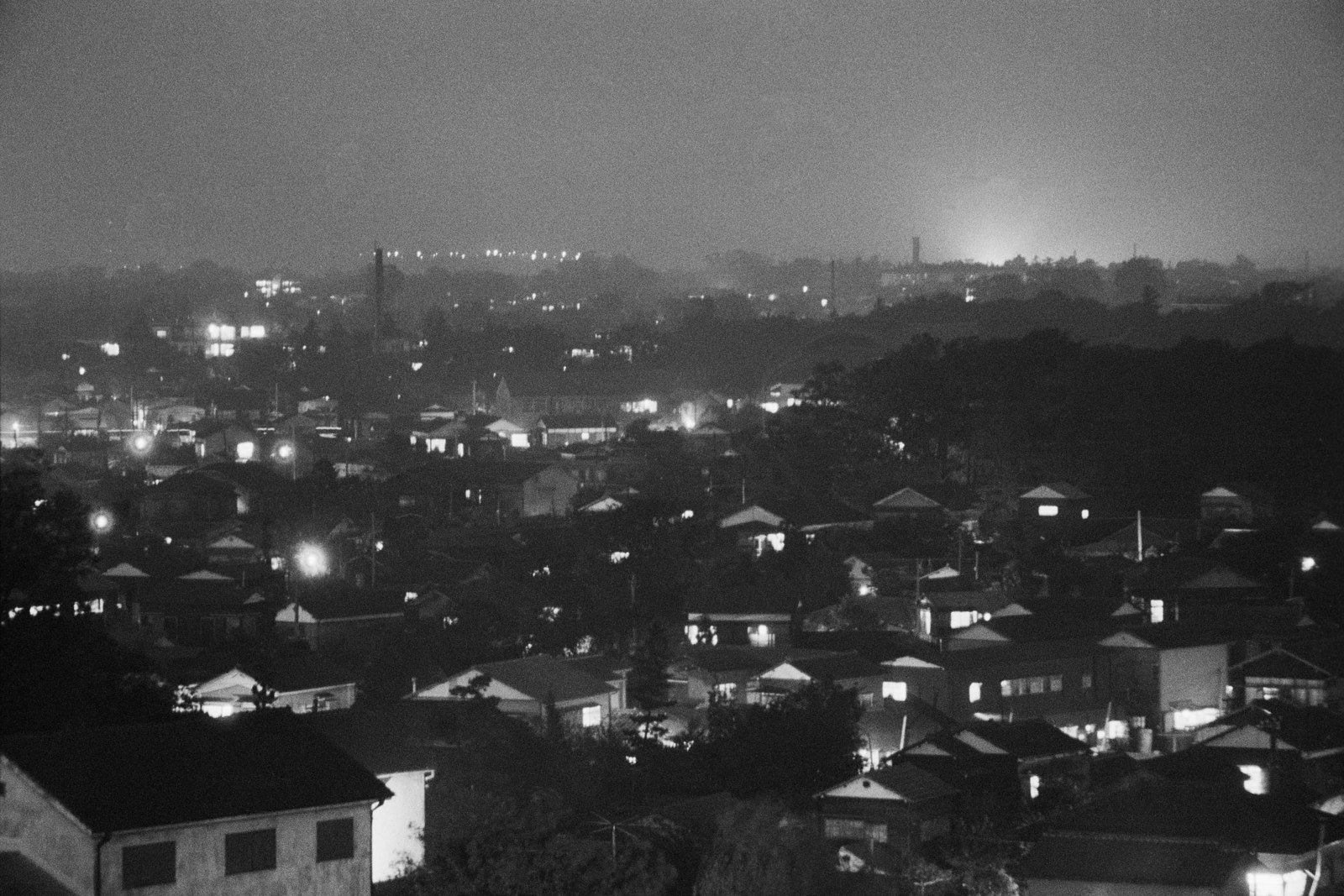 住宅地の夜景（世田谷区役所庁舎屋上より）